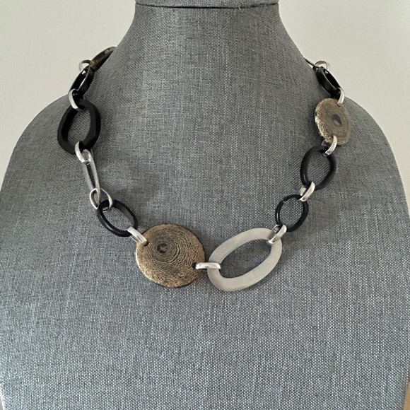 Necklace - Picture 1 of 2